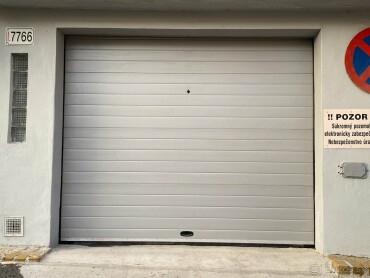 Veľká garáž na prenájom v Starom meste s montážnou jamou