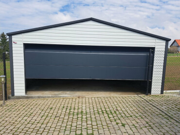 Kovová garáž s rozmermi 6x5,8 m