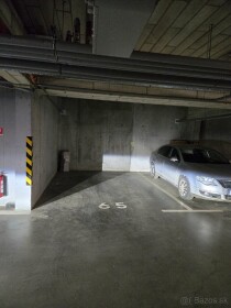 Predaj priestranného parkovacieho miesta s kobkou v Trnave