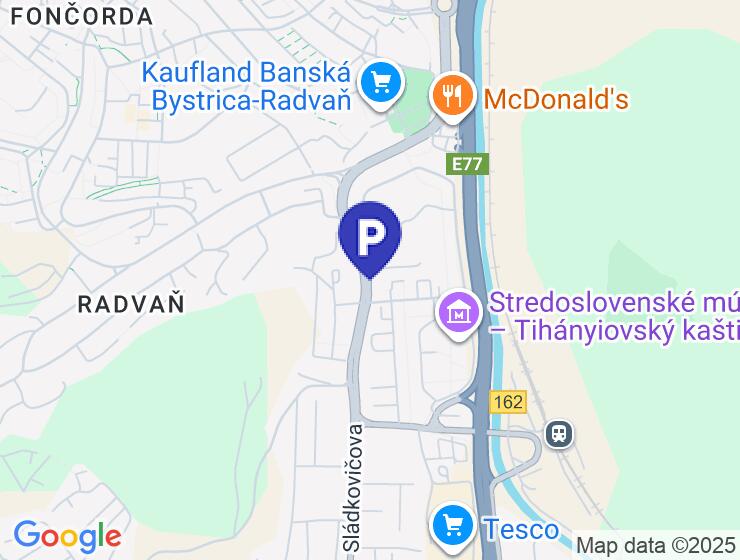 Na predaj garážový priestor s elektrickou bránou a vodou