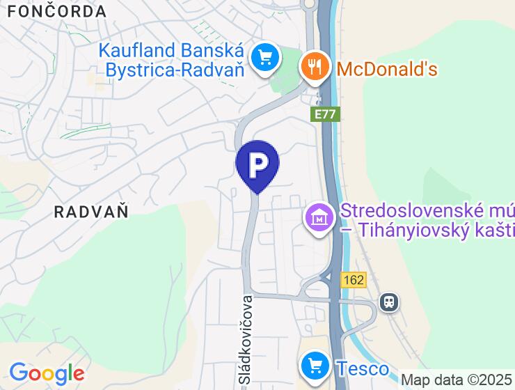 Na predaj garážový priestor s elektrickou bránou a vodou
