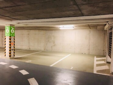 Veľké parkovacie miesto na prenájom v podzemnej garáži v Ružinove