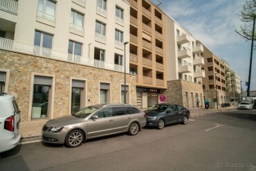 Prenájom garážového parkovacieho miesta v novostavbe Vydrica