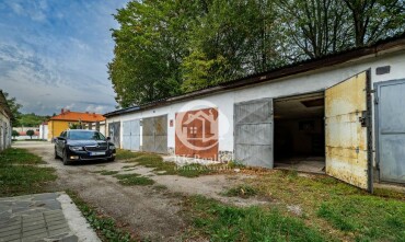 Garáž 19 m² s montážnou jamou a elektrinou na predaj v Moldave n/B