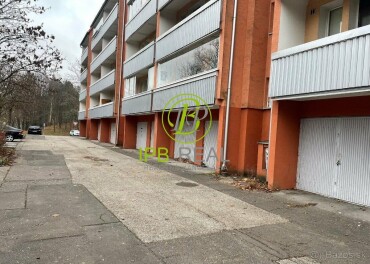 Samostatná garáž s elektrinou na predaj v Dúbravke