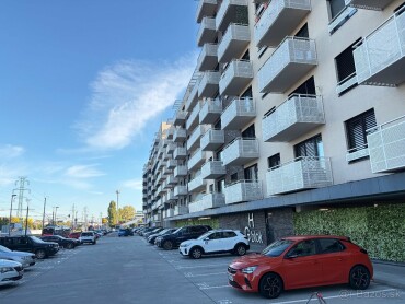 Prenájom vonkajšieho parkovacieho miesta v Galvaniho dvoroch