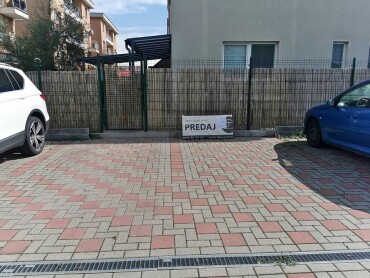 Parkovacie miesto na predaj pri viladomoch v Senci
