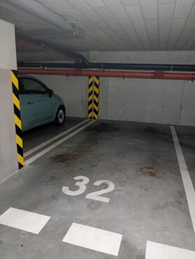 Parkovacie miesto pri ŽST Petržalka