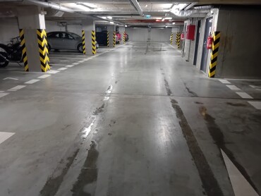 Parkovacie miesto pri ŽST Petržalka