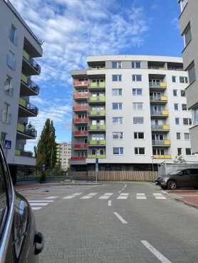 Parkovacie miesto v garáži pri železničnej stanici v Petržalke, BA