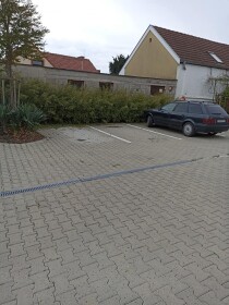 Parkovacie miesto v Seredi na prenájom