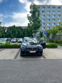 parkuj priamo pri LETISKU