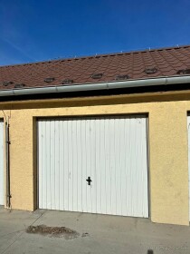 Garáž na predaj v Kozárovciach s elektrinou