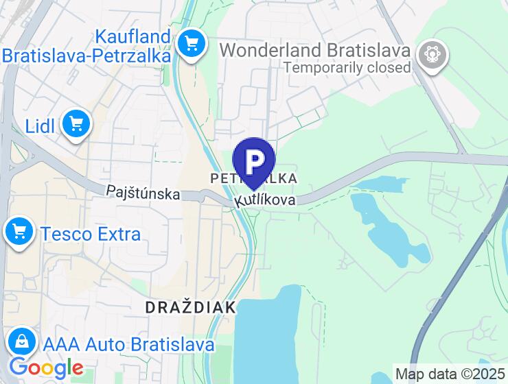 Predaj garáže na Špitálskej ulici s elektrinou, 14 m²