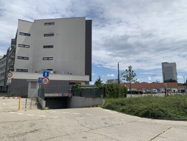 Prenájom nadrozmerného garážového státia - voľné ihneď