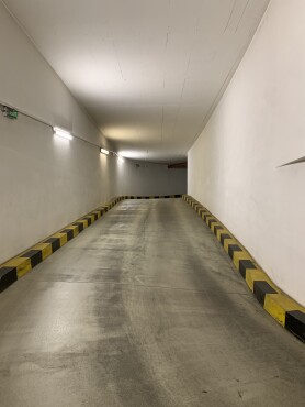 Prenájom nadrozmerného garážového státia - voľné ihneď