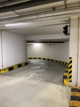 Prenájom nadrozmerného garážového státia - voľné ihneď