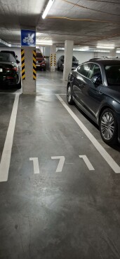 Prenájom – veľké garážové státie pre motorku, Muchovo nám., Petržalka