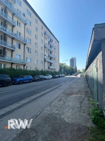 Garáž s montážnou jamou a elektrinou na Kukučínovej ulici