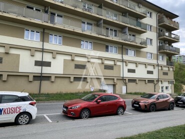 Na predaj priestranné parkovacie miesto v garážovom dome na ulici Svätej rodiny