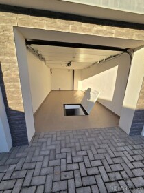 Zrekonštruovaná garáž na predaj v Štúrove s montážnou jamou