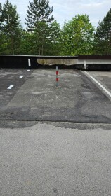 Veľké parkovacie miesto na prenájom v sídlisku Rozkvet