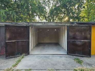 Na predaj garáž v Miskolci s parkovaním