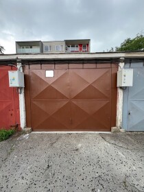 Priestranná garáž 19m² na predaj s pozemkom a novou elektrinou