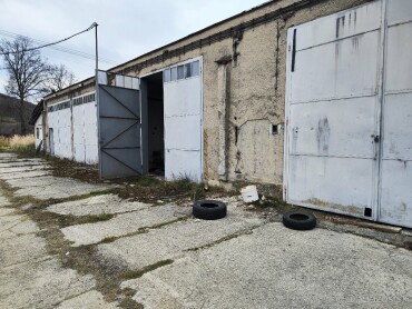 Prenájom priemyselných garáží 55 m² v Podhradí
