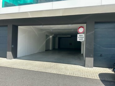 Garáž na prenájom s elektrinou a skladom