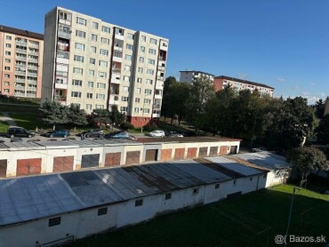 Na predaj priestranná garáž s elektrinou v Stropkove