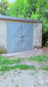 Na predaj veľká murovaná garáž v Trnave