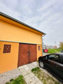 Garáž na predaj v Trenčianskych Stankovciach s parkovaním