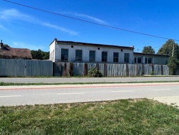 Predaj-veľké garáže pre nákladné autá, 360 m2, V. Šariš