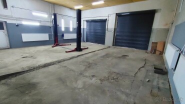 Prenájom garáže s kanceláriou a vysokým stropom na Kúpeľnej ulici