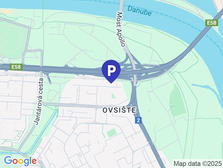 Samostatná garáž s plechovou bránou