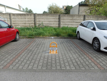 Dlhodobý prenájom vonkajšieho parkovacieho miesta v Meander Sereď