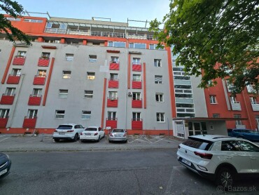 Prenájom vonkajšieho parkovacieho miesta v Ružinove