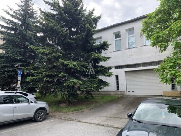GARÁŽ O ROZLOHE 22 M2 V GARÁŽOVOM DOME, AMERICKÁ TRIEDA, KOŠ