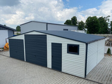 Predaj garáže 10x6 m s antracitovými doplnkami