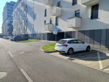 Vonkajšie parkovacie miesto č. 177 pred garážou A2, Slnečnice