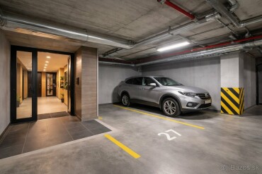 Garážové státie na predaj v bytovom dome na ulici Michala Bučiča