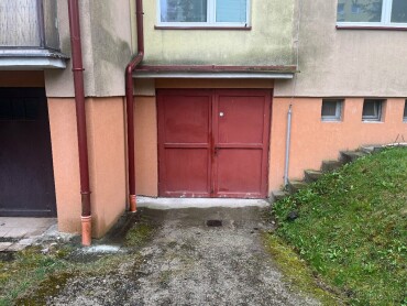 Dvojgaráž na prenájom s elektrinou a vodou