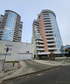 Samostatné garážové státie na prenájom v Dlhých dieloch