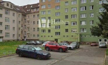 Vonkajšie parkovacie miesto na predaj za bytovým domom Komenského 23-25