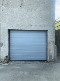 Predaj garáže na sídlisku Brehy s elektrickou bránou