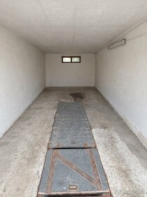 Na predaj garáž s elektrinou a montážnou jamou v Dubnici nad Váhom