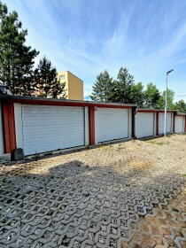 Novostavba garáže s elektrickou bránou v Partizánskom na Šípku