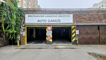 Garážové státie na predaj v parkovacom dome na Stodolovej ulici