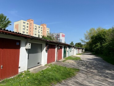 Tehlová garáž na predaj s elektrickým pripojením